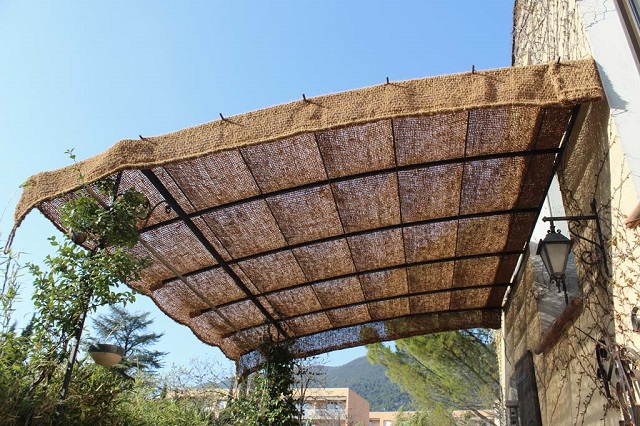 Aménagement d’une terrasse l’importance d’installer une voile d’ombrage